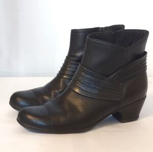 Clarks "Wish Mood" Side Zip Black Ankle Boots